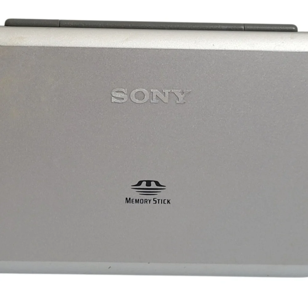 Sony LCH-MA Memory Stick Aluminum Carrying Case Holds 8 Sticks/Duo Format Cards.